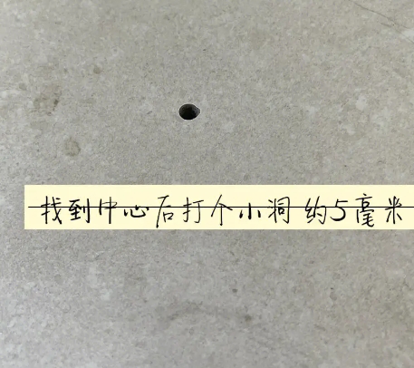 日土瓷砖空鼓维修公司专业解答在瓷砖铺贴过程中，如果砂料搅拌不均匀，将会带来以下问题